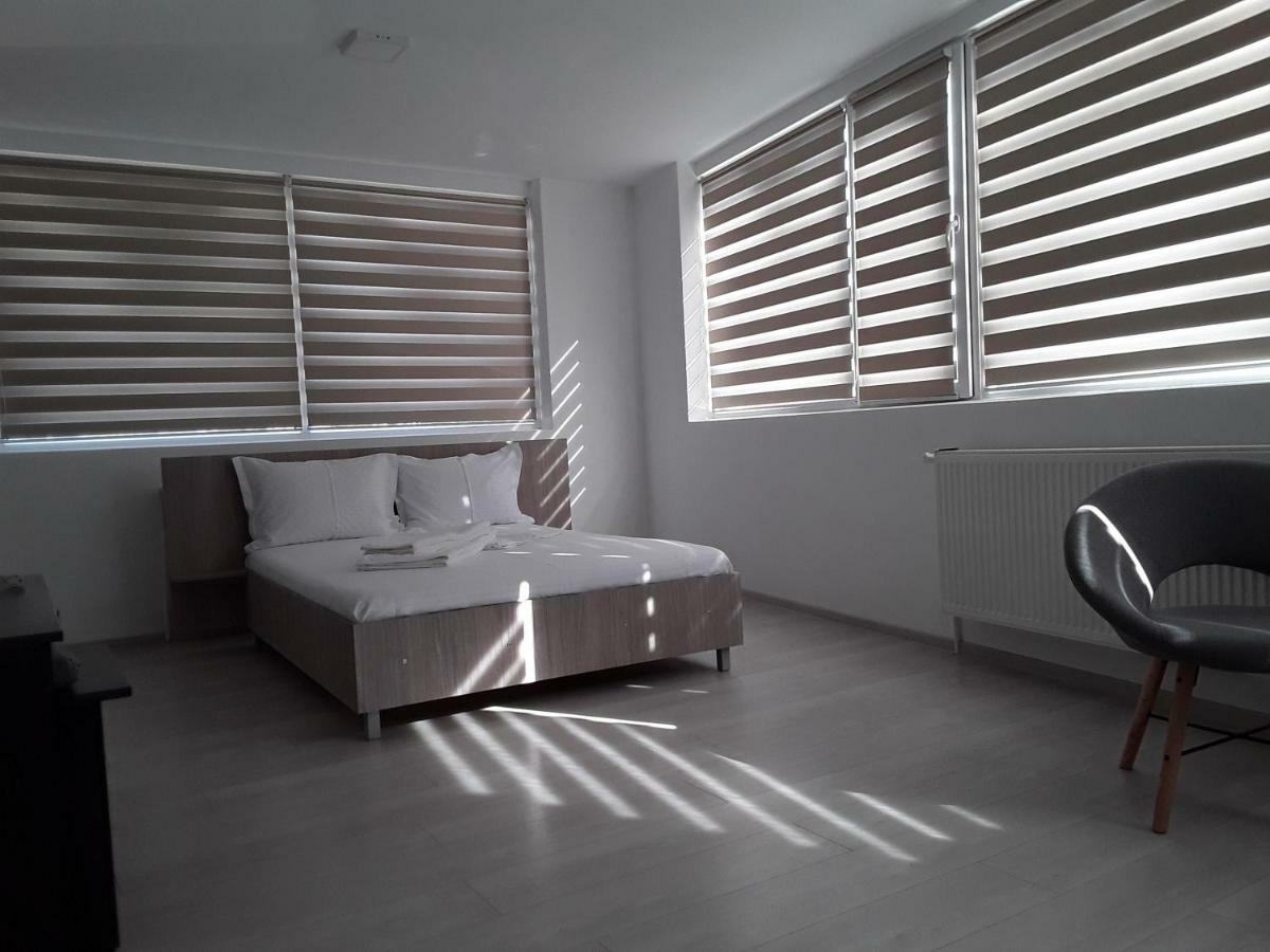 Camere De Inchiriat Central La Calciu マフムディア エクステリア 写真
